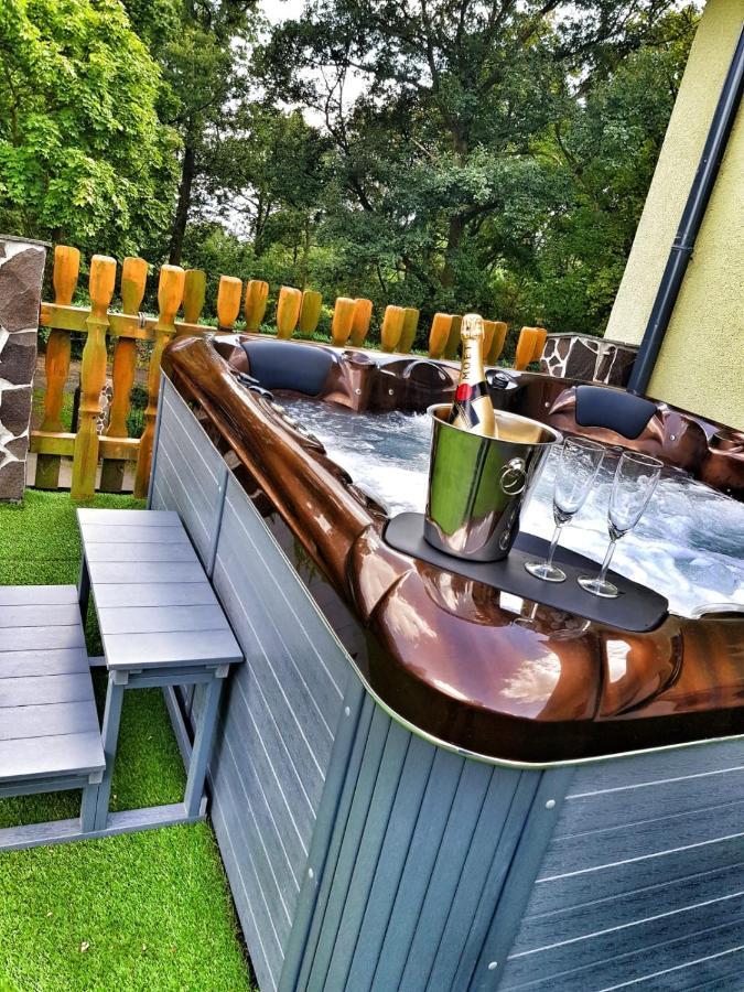 Forrest Hotel Chomutov Exterior foto