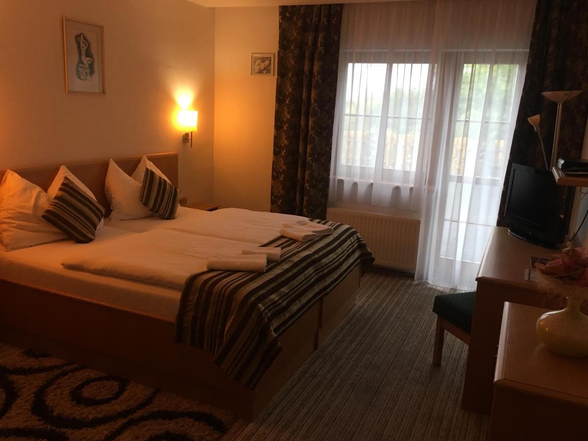 Forrest Hotel Chomutov Exterior foto