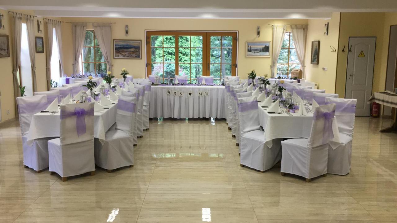 Forrest Hotel Chomutov Exterior foto
