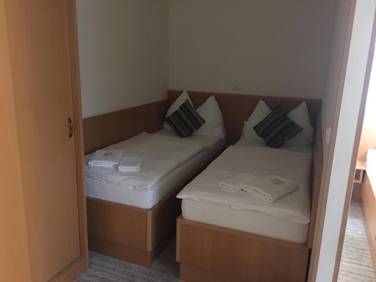 Forrest Hotel Chomutov Exterior foto