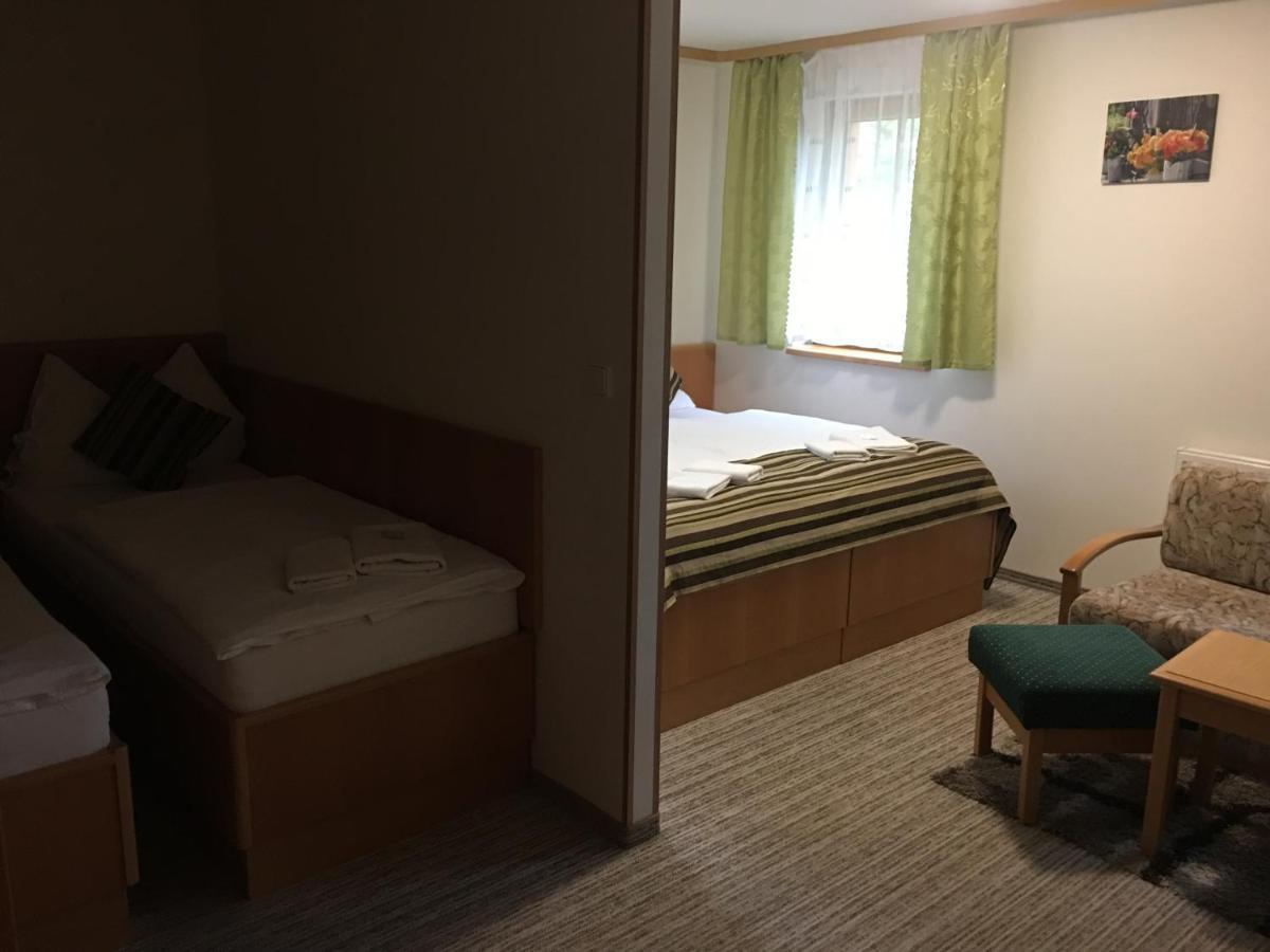 Forrest Hotel Chomutov Exterior foto